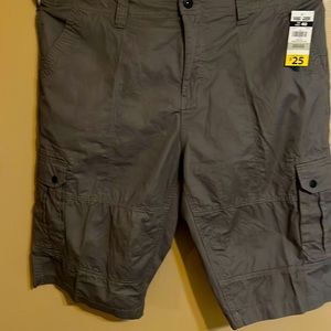 Mountain Ridge Cargo Shorts . Men’s size 40. Urban Safari.